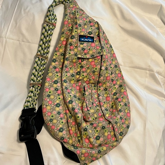 Kavu Handbags - Kavu Floral Meadow Rope Sling Bag